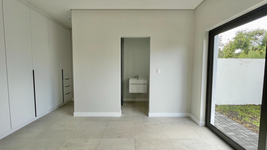 To Let 4 Bedroom Property for Rent in Croydon Gardens Estate Western Cape